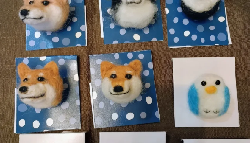 保護犬ふぅちゃんママの羊毛フェルトブローチ販売のお知らせ